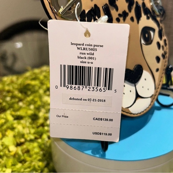 Kate Spade Leopard Novelty Coin Purse
"Run Wild Black" 4.25" x 4.25" NWT $119.00 - Picture 2 of 6
